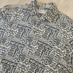 Kenny Flowers Men's Button Up Shortsleeve Shirt Large Roll Tab Sleeve Tribal
